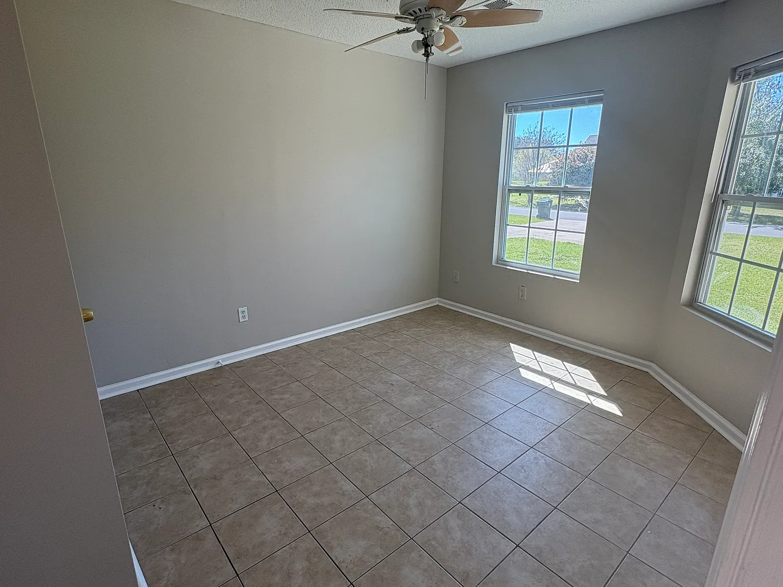 Available Now! 3 Bedroom / 2 Bathroom Duplex in Creekside Oaks — Photo 1