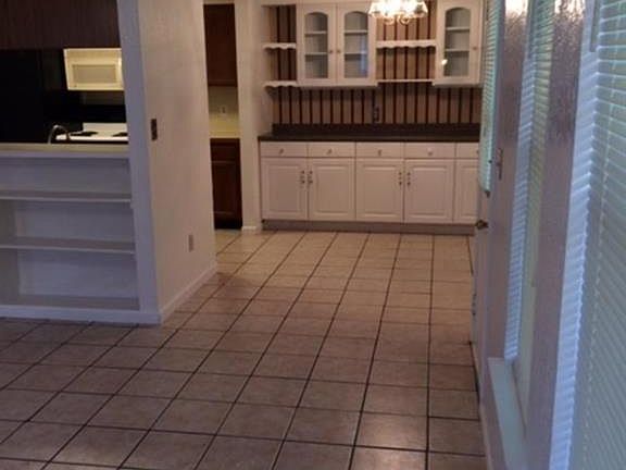 2nd image of 203 N Kings Canyon Dr