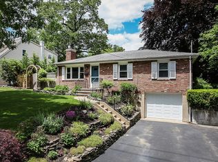 111 Robinson Ave, Glen Cove, NY 11542