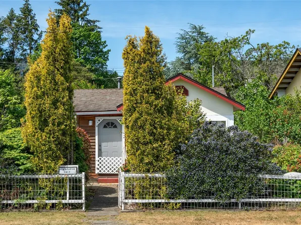 479 Hillcrest Ave, Nanaimo, BC V9R 3M3