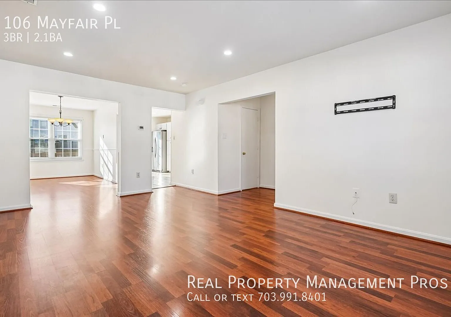 3 Bed Townhome w/ Garage & Fenced backyard! — Photo 3