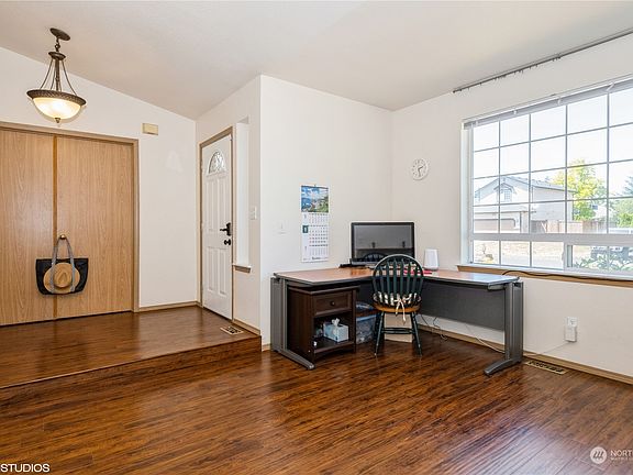 4th image of 8704 201 Street E