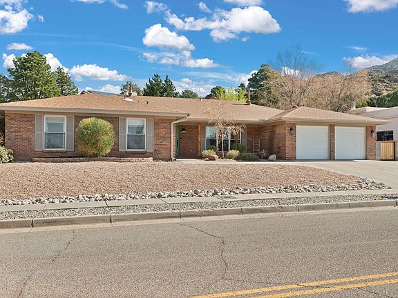 2nd image of 4008 Camino De La Sierra NE