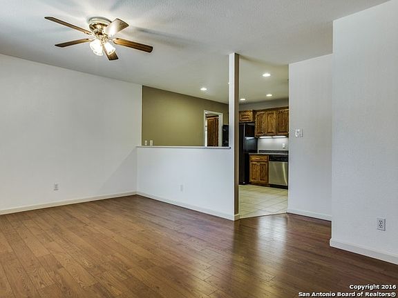 5th image of 107 Shadywood St