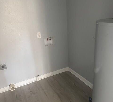 5th image of 1628 Airport Dr