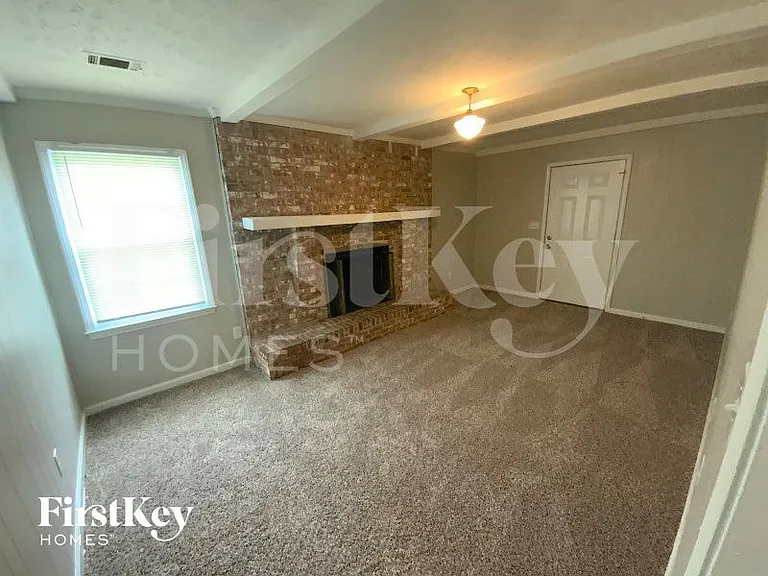 1051 Tony Valley Dr SE — Photo 2