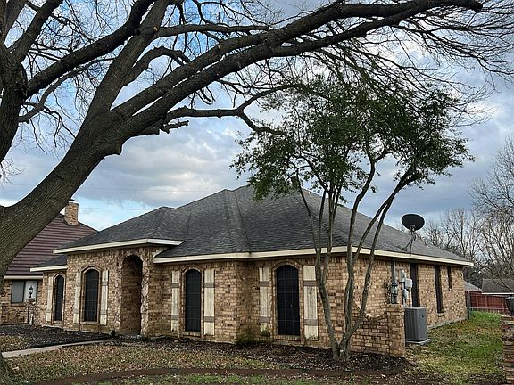 2nd image of 3302 Oxford Dr