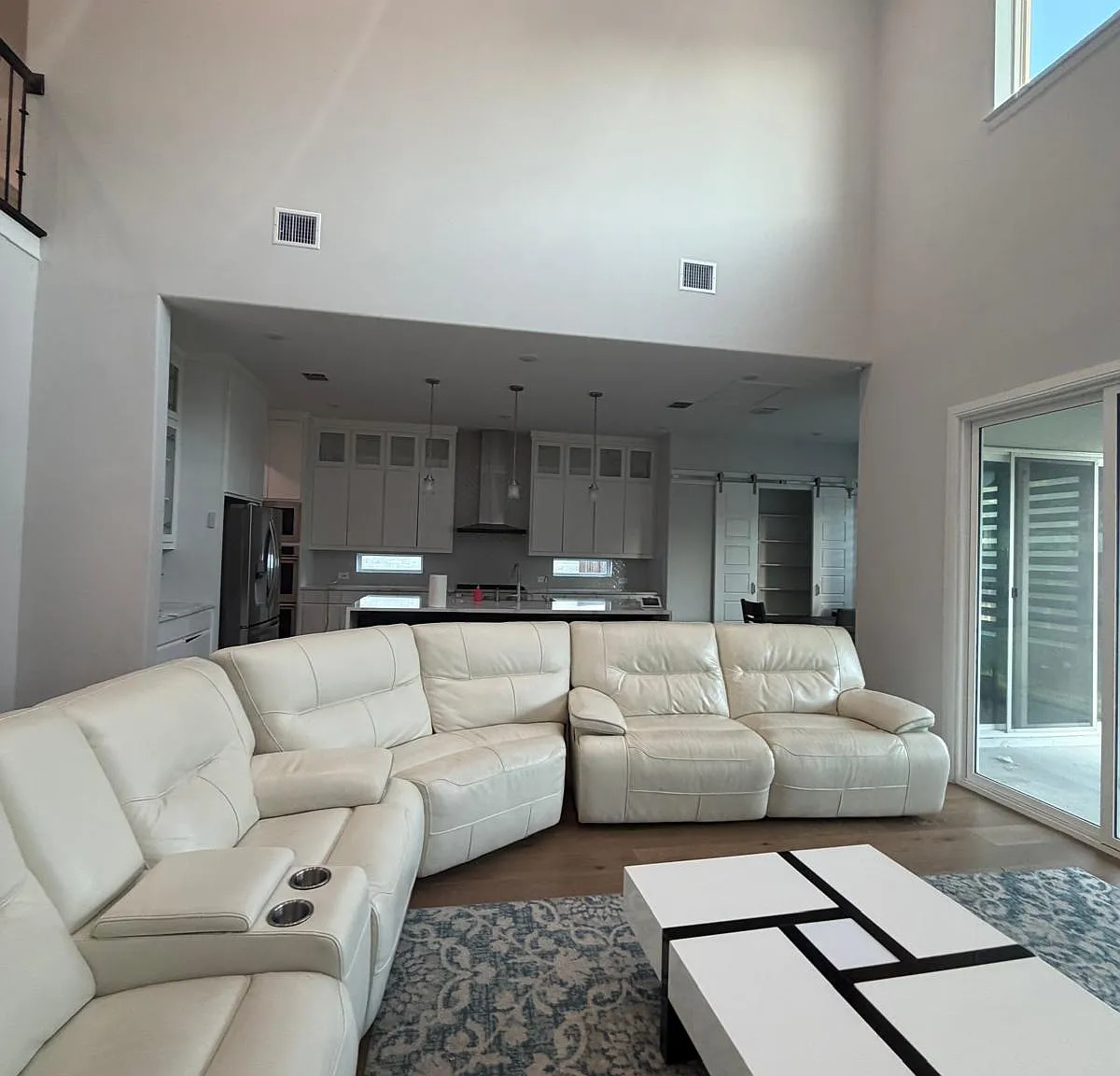 5 bed, 5.5 bath, 4336 sqft, $6,500 — Photo 3