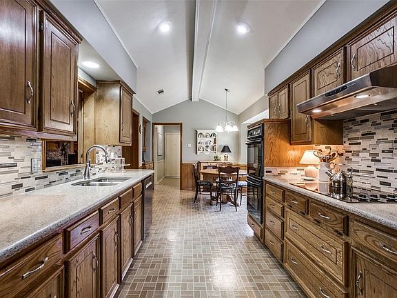 4th image of 1320 Alto Dr