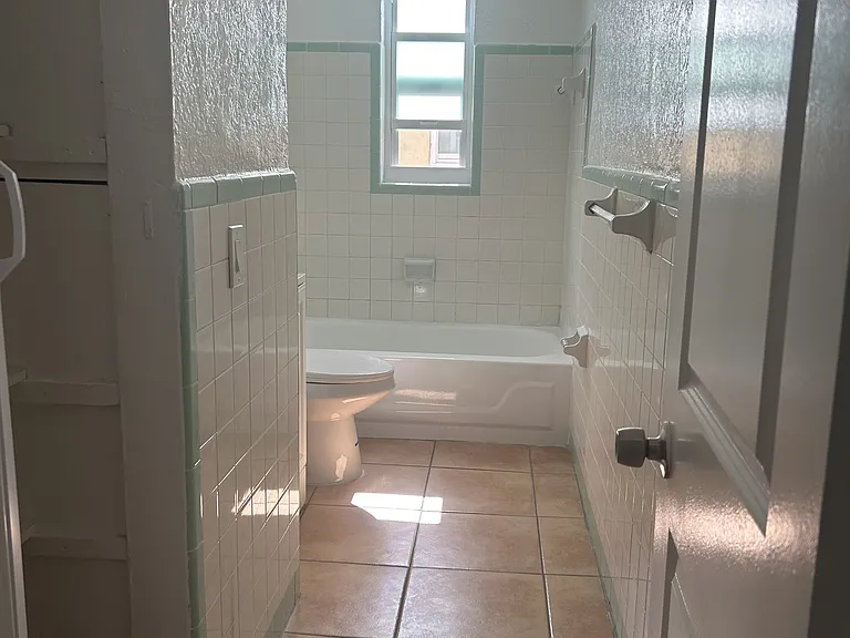 610 NW 7th Ave — Photo 40