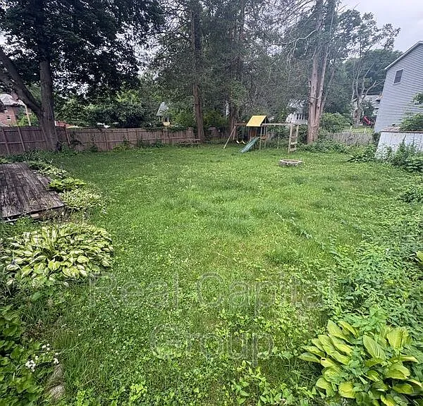 376 Kenwood Ave — Photo 45