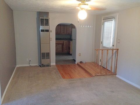 4th image of 1042 Blaine Ave