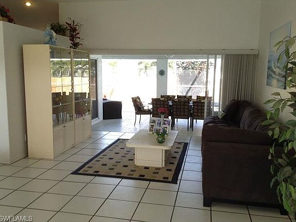 3rd image of 2709 SW 37th Ter