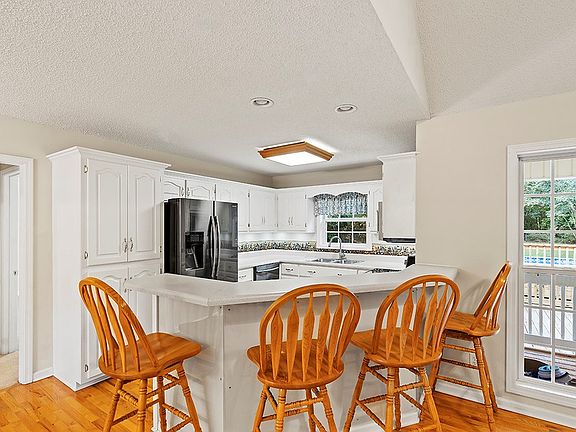 5th image of 109 Twisted Oak Dr