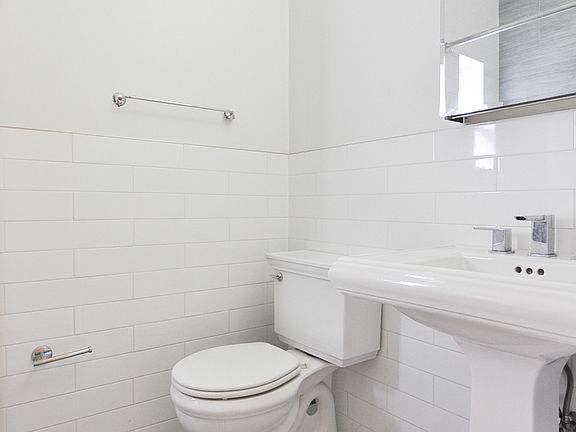 4th image of 162 E 82nd St APT 3C