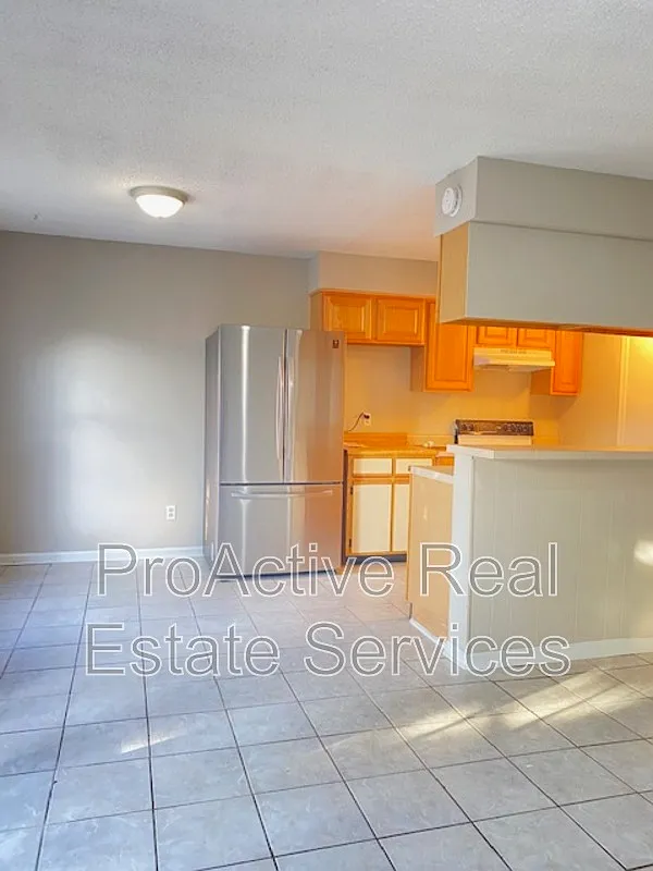 3 bed, 1.5 bath, 1300 sqft, $1,900 — Photo 4