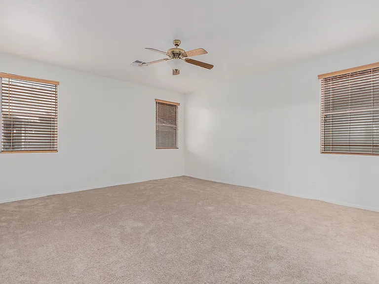 3209 W Saint Catherine Ave — Photo 16