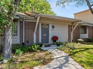 29764 Farmbrook Villa Ln, Southfield, MI 48034