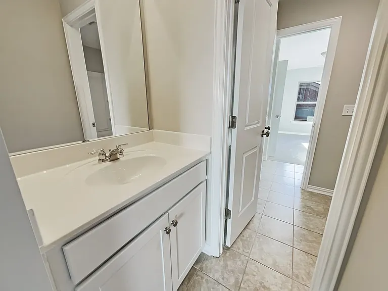 401 Blackthorn Ln — Photo 17