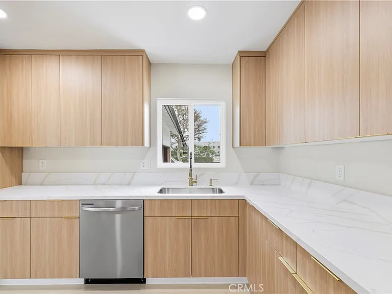 7108 Quakertown Ave — Photo 3