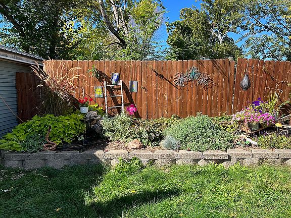 3rd image of 625 28th Street Ct SE