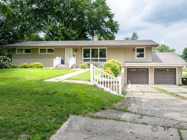 1260 Fairway Dr, Freeport, IL 61032