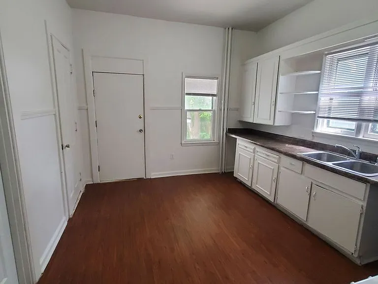 2610 W. Juneau Ave. (Duplex) — Photo 6