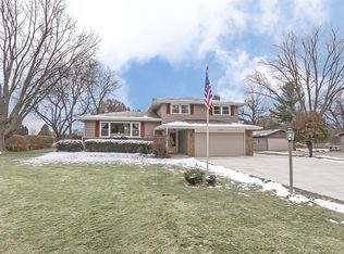 1207 Forest Dr, Elgin, IL 60123