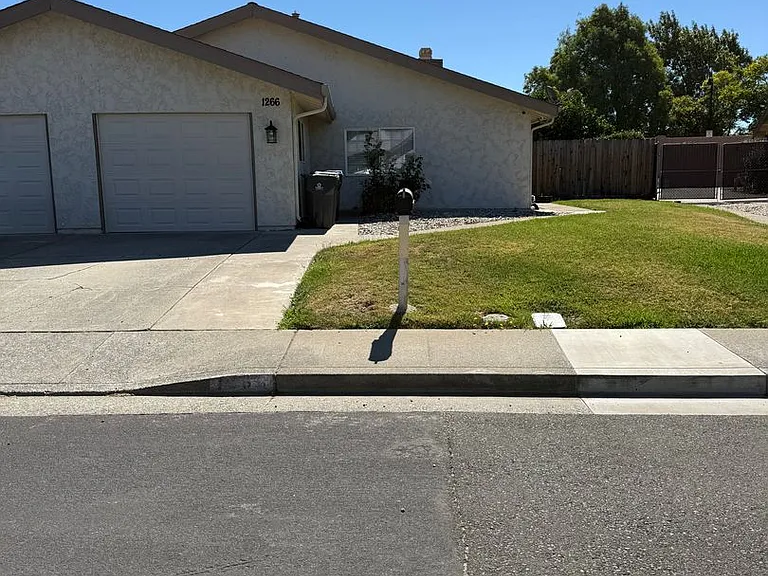 1266 Hartford Cir — Photo 1