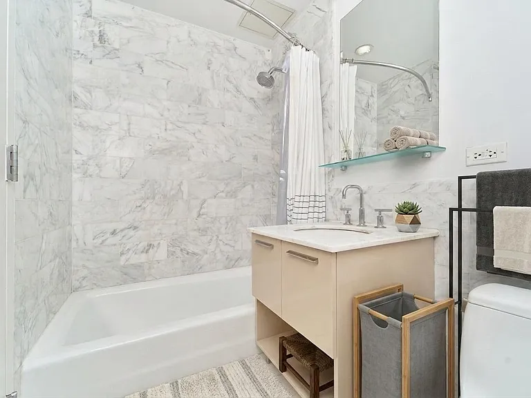 49 E 34th St #22B — Photo 5