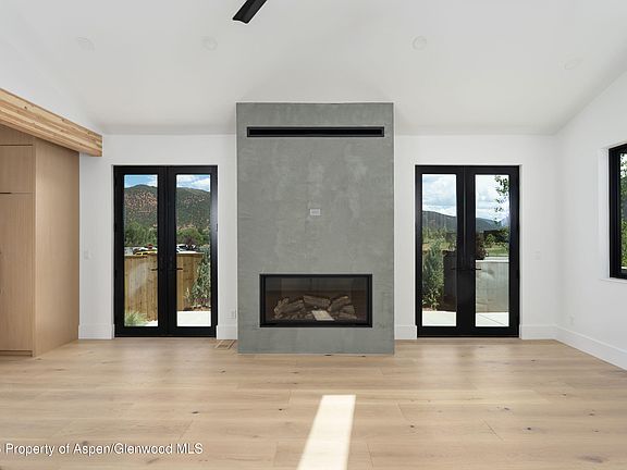 4th image of 428 Amesbury Ln