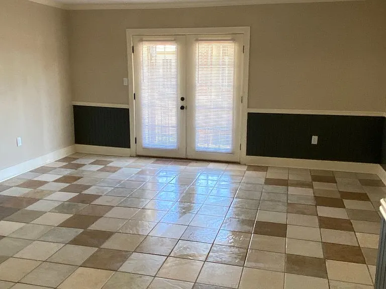 West Towne Apartments — Photo 7
