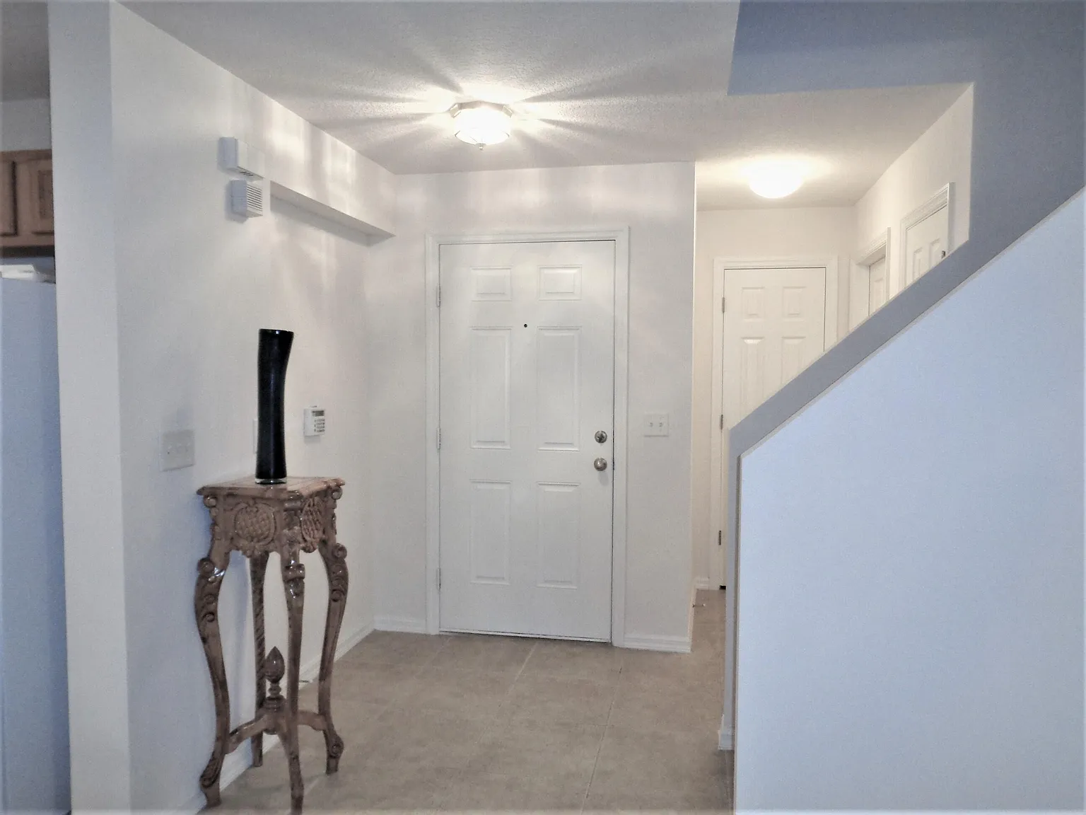 3 bed, 2.5 bath, 1594 sqft, $2,100 — Photo 3