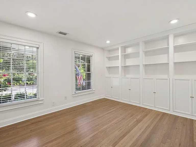 1905 Gainsborough Dr — Photo 16