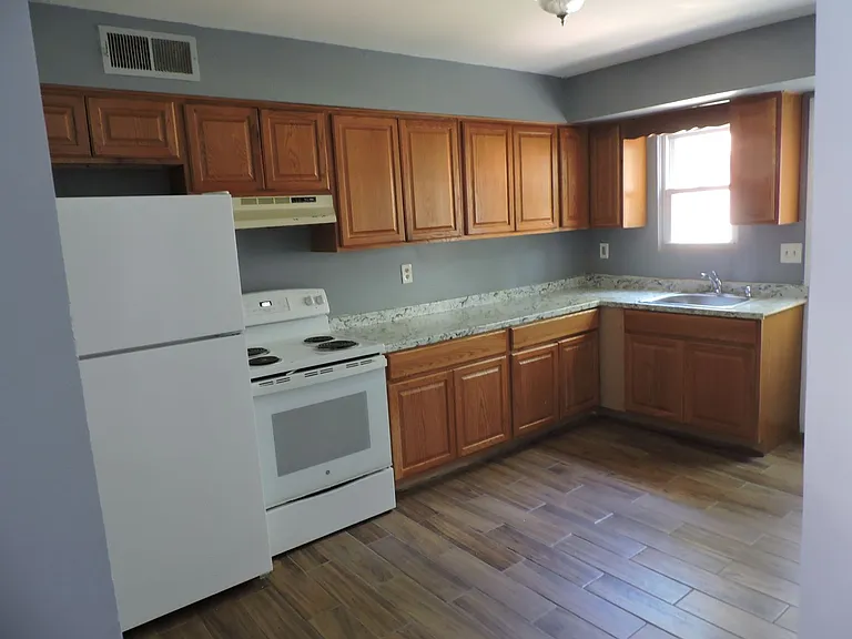 143 Spruance Rd — Photo 3