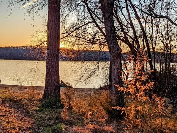 67 Occoneechee Dr W, Clarksville, VA 23927