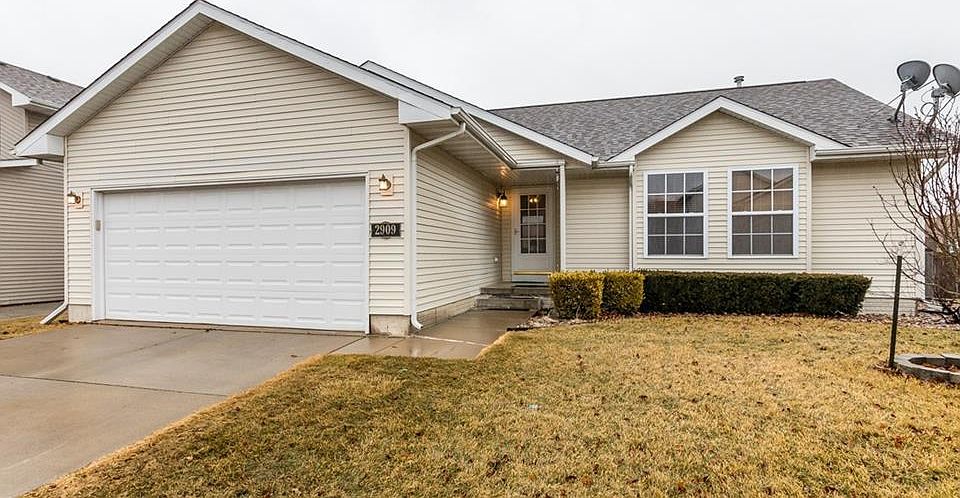 1st image of 2909 SW Townpark Dr