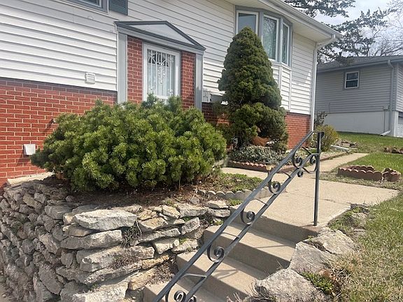2nd image of 3015 S 134th St