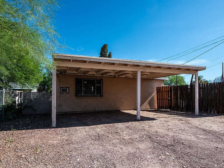 810 E Linden St — Photo 11