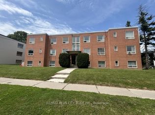 316 Saguenay Ave #6, Oshawa, ON L1J 2N1