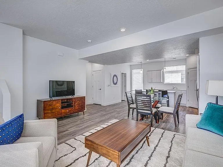 Coventry Townhomes — Photo 8
