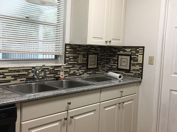 3rd image of 682 NW North River Dr #682