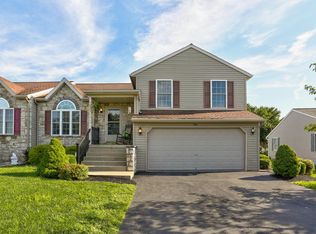 220 Forget Me Not Dr, Ephrata, PA 17522