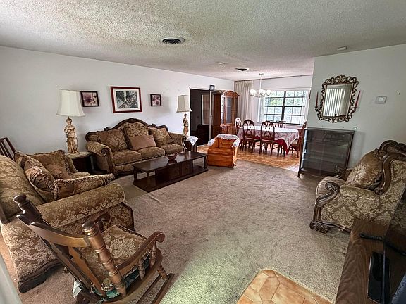4th image of 717 SW 2ND Terrace