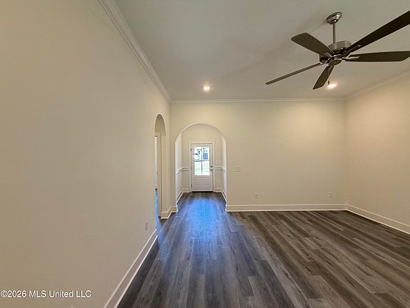 5th image of 222 New Haven Ln