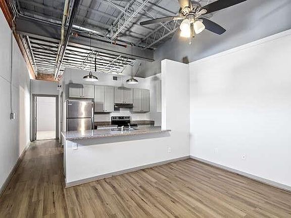 4th image of 612 W Texas Ave #209