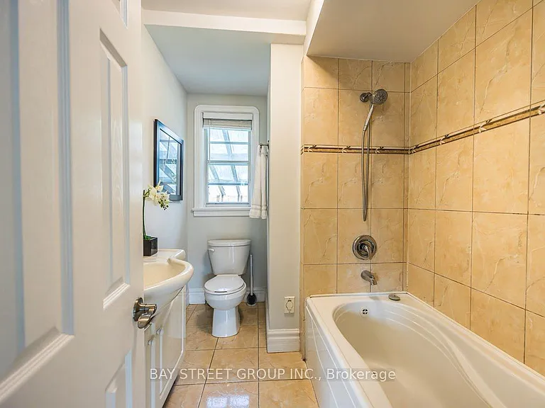 12 Craigmore Cres #MAIN FL — Photo 9