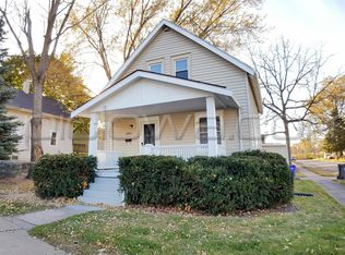 2002 K St SW, Cedar Rapids, IA 52404