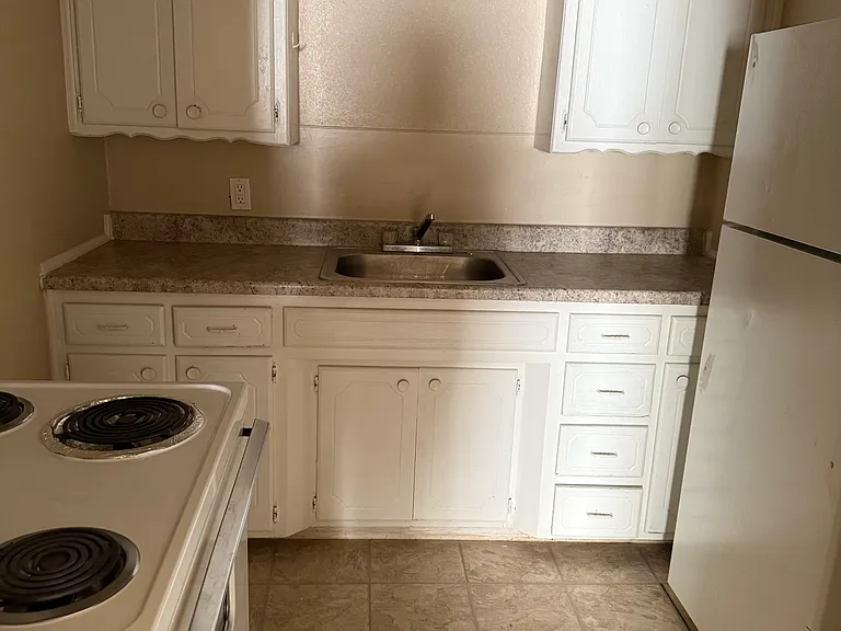 827 W Chickasha Ave #8 — Photo 4