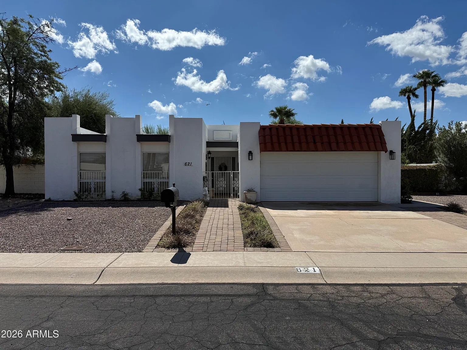3 bed, 2.0 bath, 2155 sqft, $2,595 — Photo 2